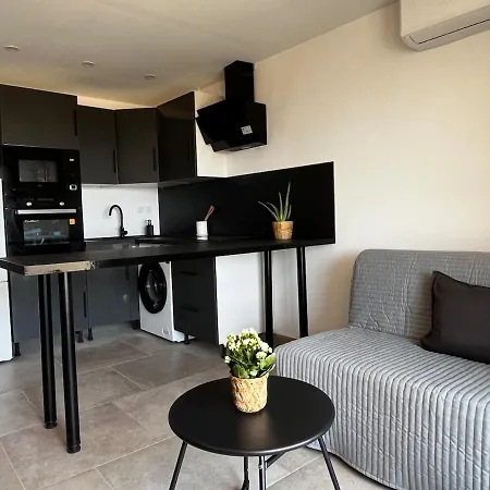 Apartment Chez Sanka ! Vue Et Plages A Deux Pas Carqueiranne